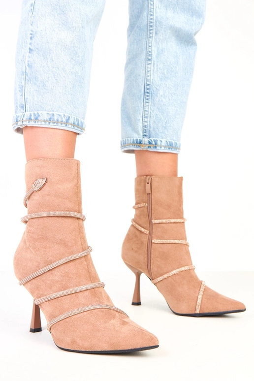 Pieskové čižmy na podpätku zdobené...