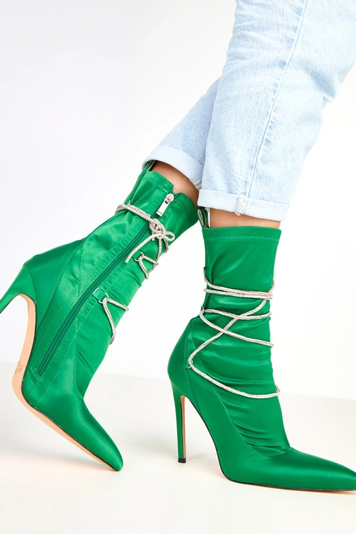 Zelené saténové čižmy na podpätku... Zelené saténové čižmy na podpätku...