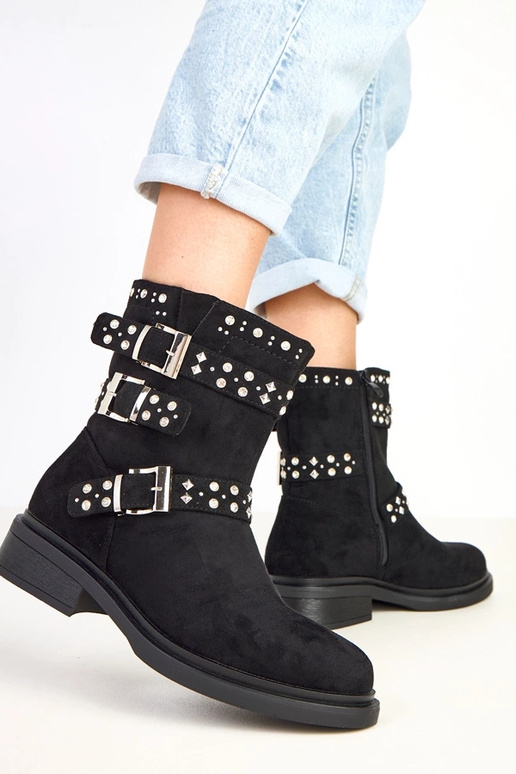 Čierne boty s kryštálmi na nízkom... Čierne boty s kryštálmi na nízkom...