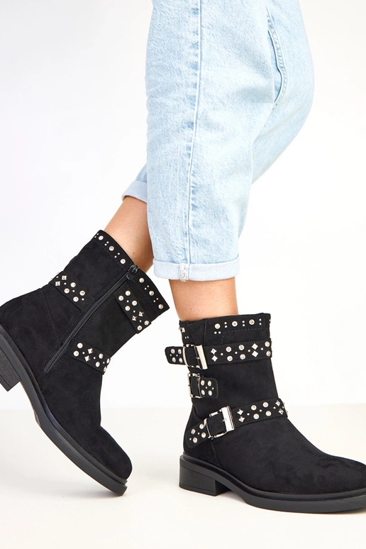 Čierne boty s kryštálmi na nízkom... Čierne boty s kryštálmi na nízkom...