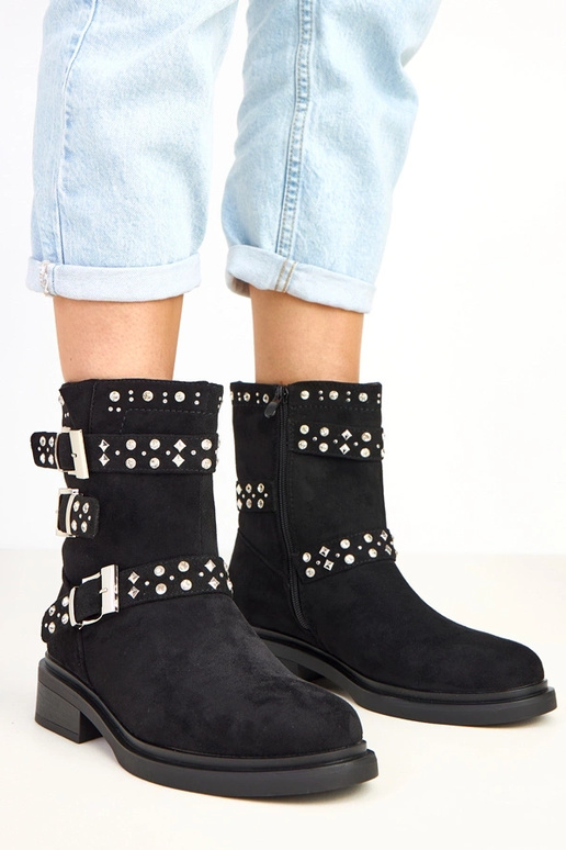 Čierne boty s kryštálmi na nízkom... Čierne boty s kryštálmi na nízkom...