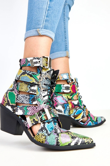 Rôznofarebné boty na opätku...