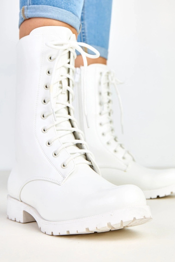 Biele boty na nízkom opätku... 2