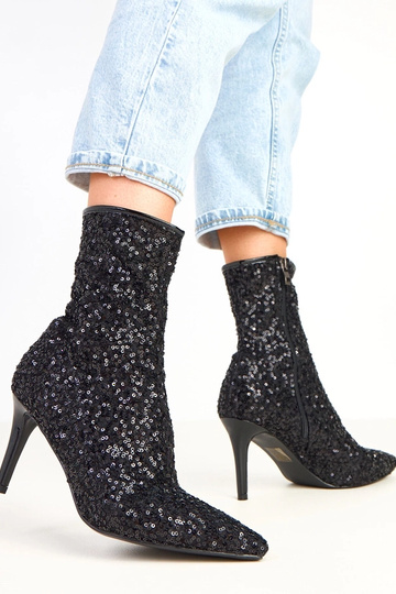 Čierne boty so trblietavým... 2