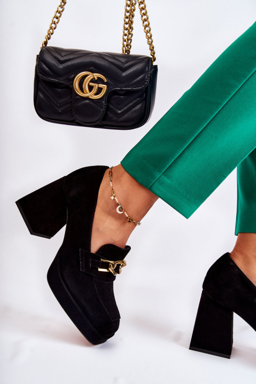 Semišové topánky S ozdobnou retiazkou Laura Messi 2444 čierna Semišové topánky S ozdobnou retiazkou Laura Messi 2444 čierna