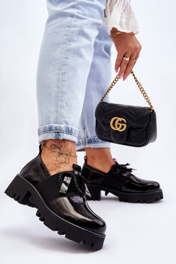 s lakovým efektom topánky s krásnymi detailmi čierna Keily