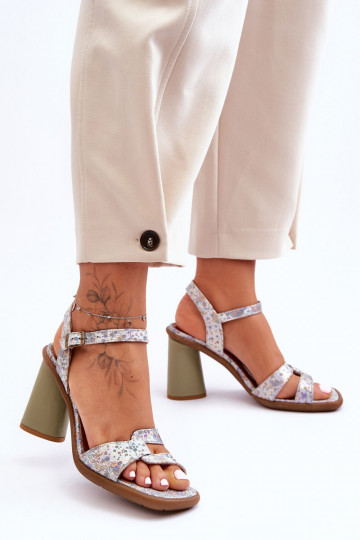 Dámske sandále na podpätku Máciejka 06029-24 biely-zelená farba