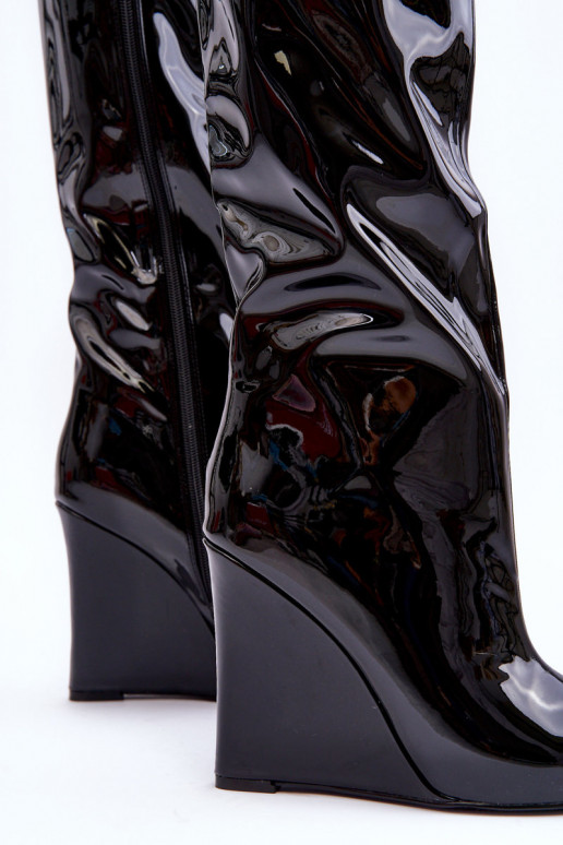 s lakovým efektom čižmy Zapnuté INedge čierna Delinn s lakovým efektom čižmy Zapnuté INedge čierna Delinn