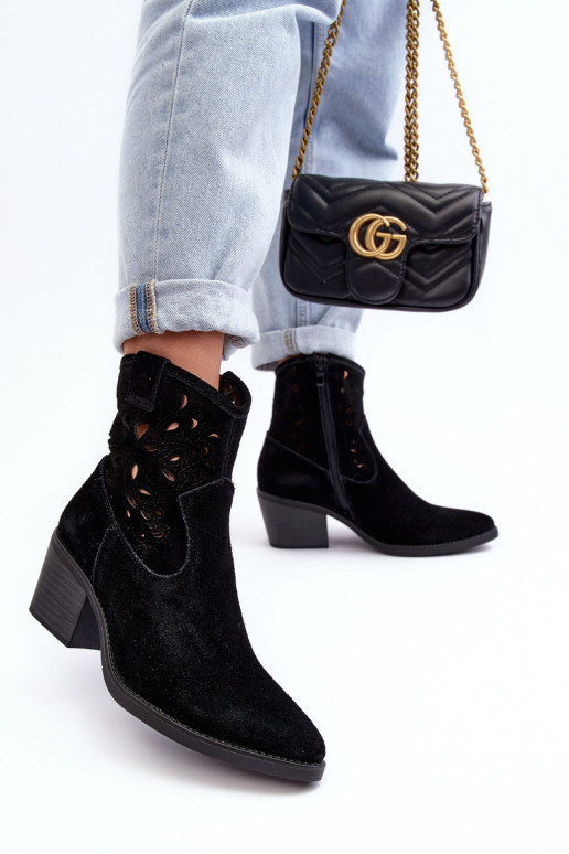 Semišové topánky kovbojský štýl s prvkami prelamovania D&A SN622-20 čierna Semišové topánky kovbojský štýl s prvkami prelamovania D&A SN622-20 čierna