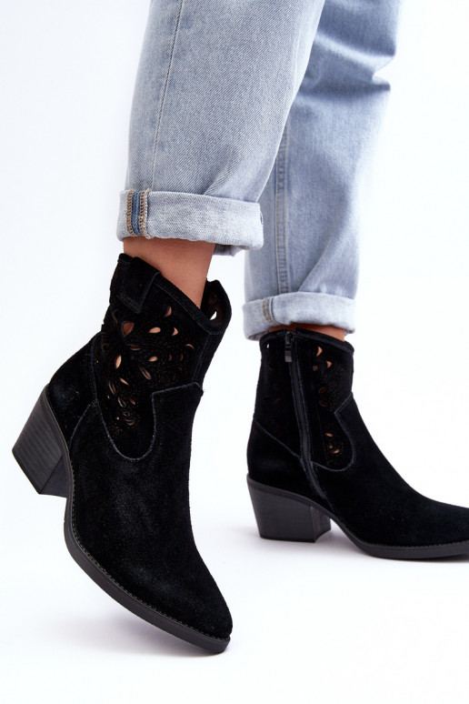 Semišové topánky kovbojský štýl s prvkami prelamovania D&A SN622-20 čierna Semišové topánky kovbojský štýl s prvkami prelamovania D&A SN622-20 čierna