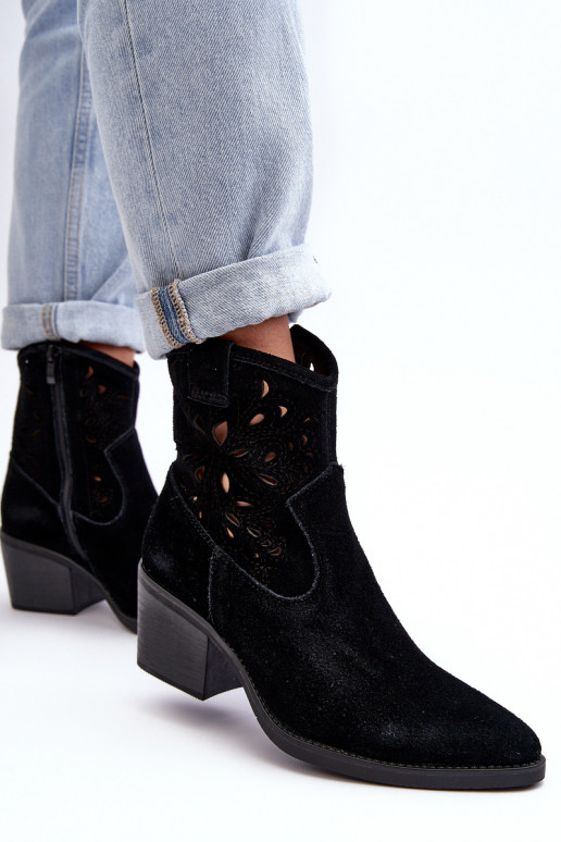 Semišové topánky kovbojský štýl s prvkami prelamovania D&A SN622-20 čierna Semišové topánky kovbojský štýl s prvkami prelamovania D&A SN622-20 čierna