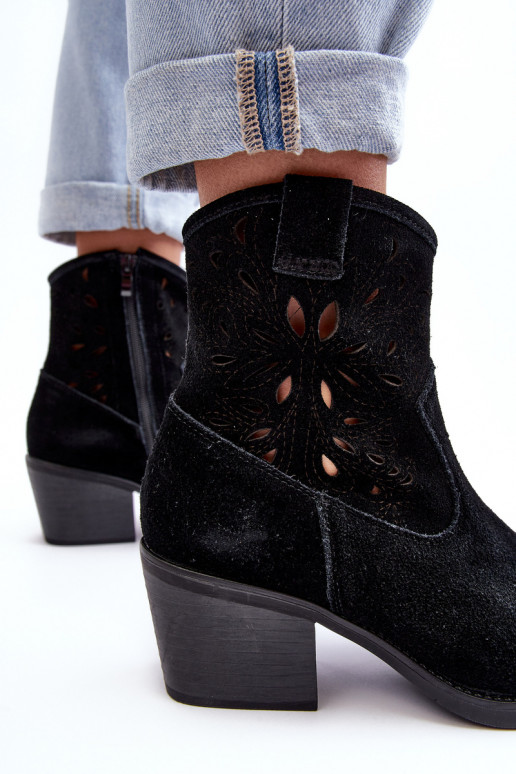 Semišové topánky kovbojský štýl s prvkami prelamovania D&A SN622-20 čierna Semišové topánky kovbojský štýl s prvkami prelamovania D&A SN622-20 čierna