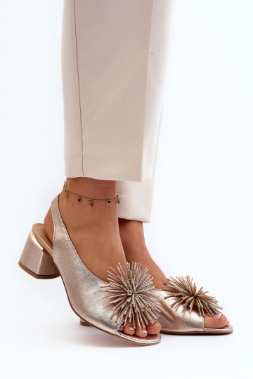 Dámske sandále s ozdobami Laura Messi 2719 zlatej farby 2