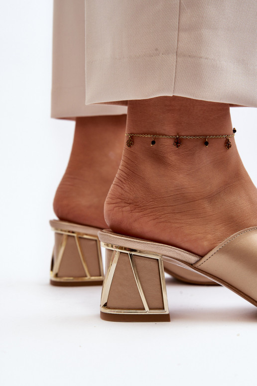 Elegantný štýl Dámske papuče s podpätkami Laura Messi 2771 zlatej farby