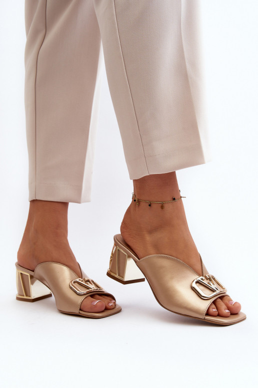 Elegantný štýl Dámske papuče s podpätkami Laura Messi 2771 zlatej farby