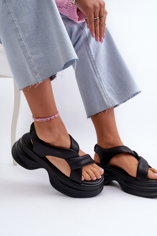 Dámske sandále Dámske s trendovou masívnou podrážkou čierna GOE NN2N4106 Dámske sandále Dámske s trendovou masívnou podrážkou čierna GOE NN2N4106