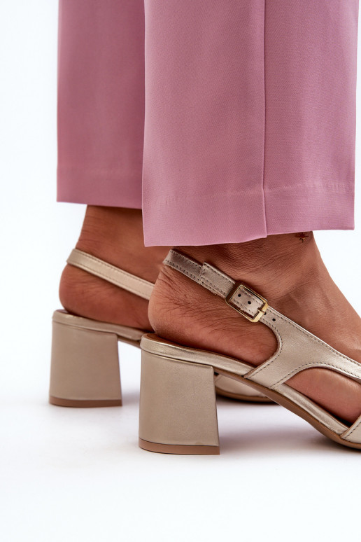 Dámske sandále na podpätku Máciejka 06419-25 zlatej farby Dámske sandále na podpätku Máciejka 06419-25 zlatej farby