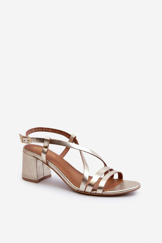 Dámske sandále s nízkymi podpätkami Máciejka 06653-25 zlatej farby Dámske sandále s nízkymi podpätkami Máciejka 06653-25 zlatej farby