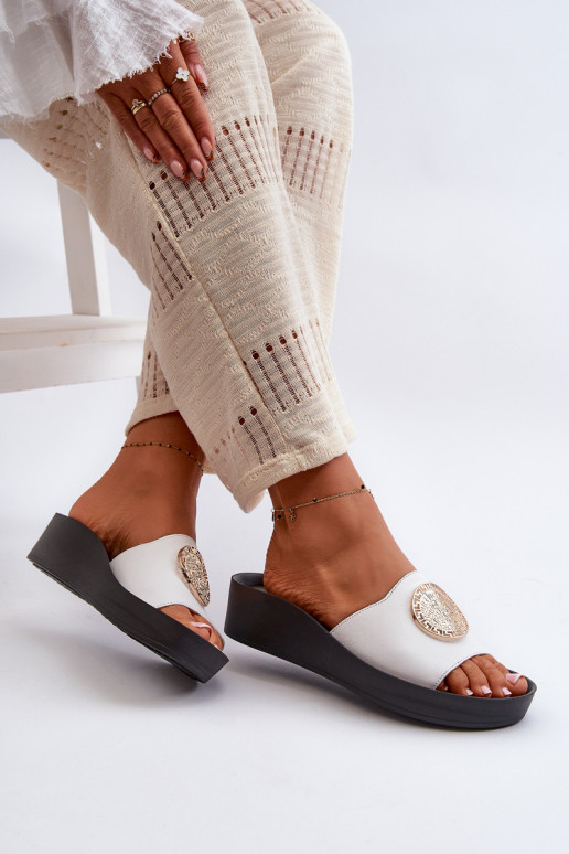 Zazoo 2920 Kožené papuče Dámske Zapnuté INedge Ze zlatej farbym Detalem biela farba Zazoo 2920 Kožené papuče Dámske Zapnuté INedge Ze zlatej farbym Detalem biela farba