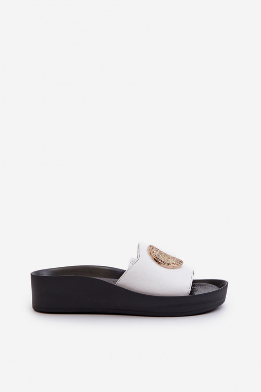 Zazoo 2920 Kožené papuče Dámske Zapnuté INedge Ze zlatej farbym Detalem biela farba Zazoo 2920 Kožené papuče Dámske Zapnuté INedge Ze zlatej farbym Detalem biela farba