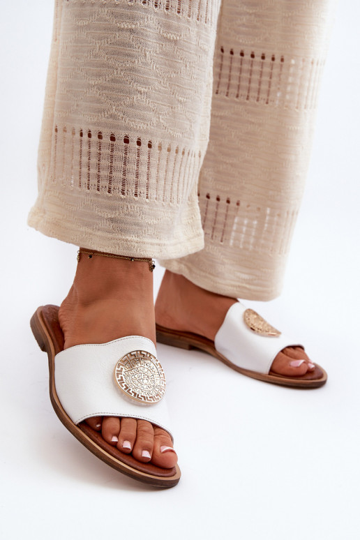 Zazoo 2938 Kožené papuče so širokými podpätkami s ozdobami biela farba Zazoo 2938 Kožené papuče so širokými podpätkami s ozdobami biela farba