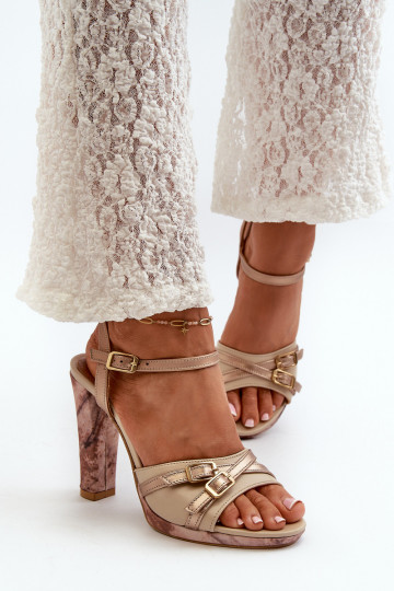 Kožené Dámske sandále na vysokom opätku Máciejka 06564-22 béžová-zlatej farby