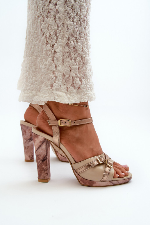 Kožené Dámske sandále na vysokom opätku Máciejka 06564-22 béžová-zlatej farby Kožené Dámske sandále na vysokom opätku Máciejka 06564-22 béžová-zlatej farby