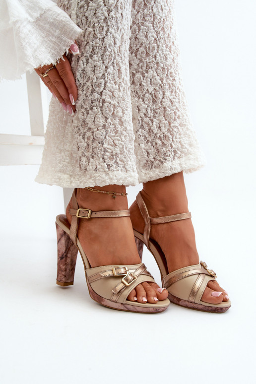 Kožené Dámske sandále na vysokom opätku Máciejka 06564-22 béžová-zlatej farby Kožené Dámske sandále na vysokom opätku Máciejka 06564-22 béžová-zlatej farby