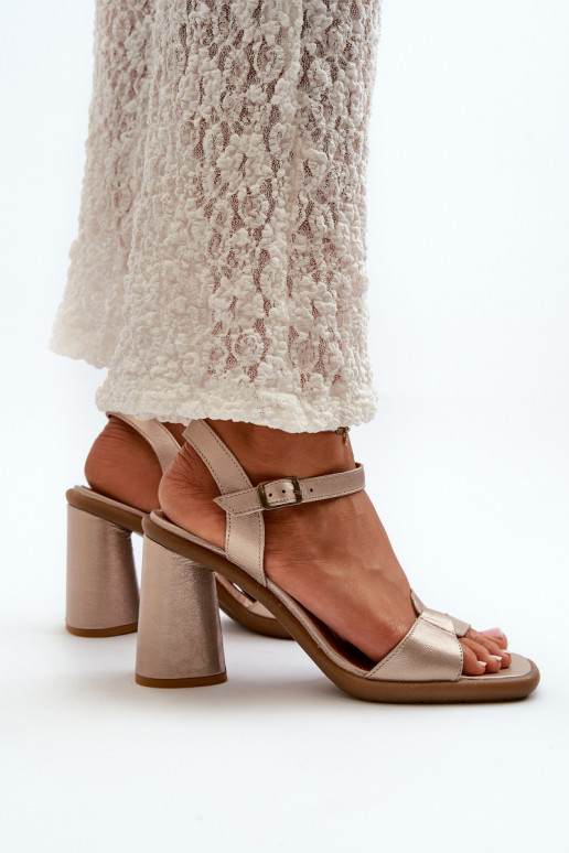 Dámske sandále na podpätku Máciejka 06029-25 zlatej farby Dámske sandále na podpätku Máciejka 06029-25 zlatej farby