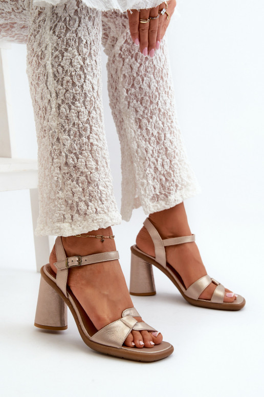 Dámske sandále na podpätku Máciejka 06029-25 zlatej farby Dámske sandále na podpätku Máciejka 06029-25 zlatej farby