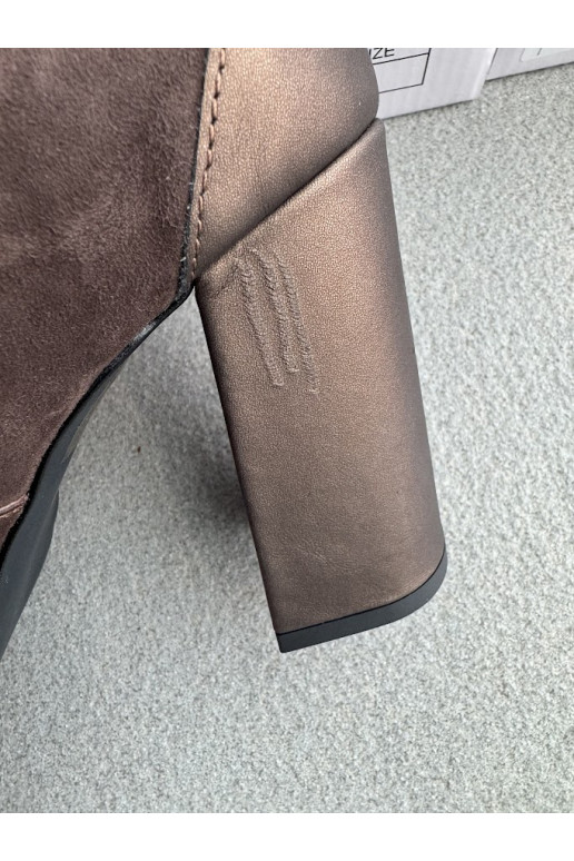 Semišové topánky s podpätkami Laura Messi 2702 Hnedá farba