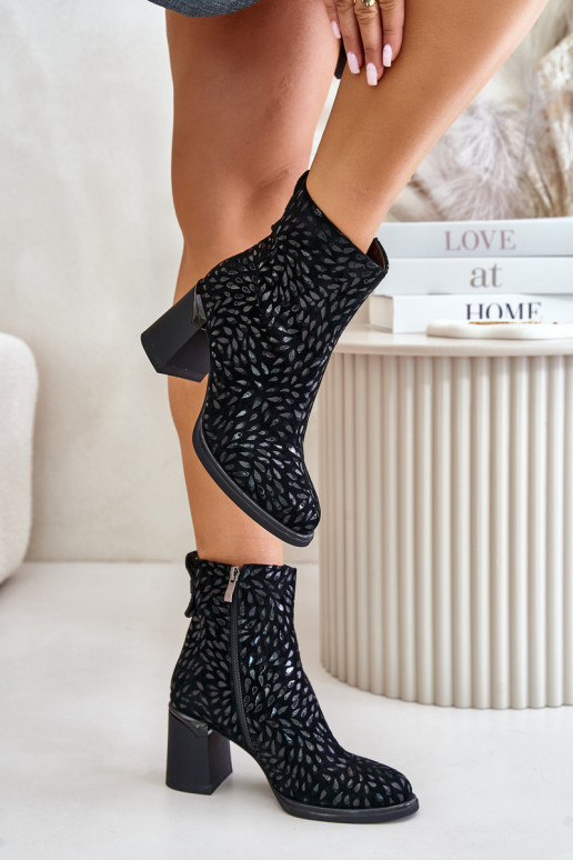 Semišové čižmy S Ornatem Tłoczeniem D&A CR42-192 čierna Semišové čižmy S Ornatem Tłoczeniem D&A CR42-192 čierna