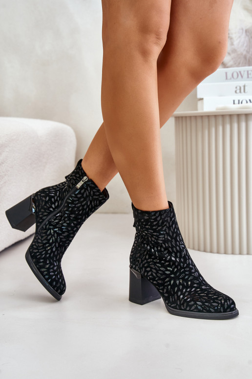 Semišové čižmy S Ornatem Tłoczeniem D&A CR42-192 čierna Semišové čižmy S Ornatem Tłoczeniem D&A CR42-192 čierna