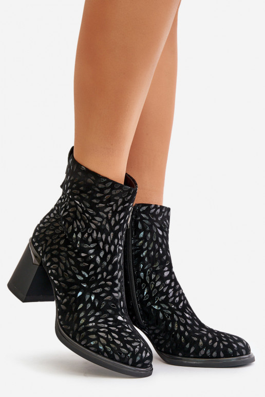 Semišové čižmy S Ornatem Tłoczeniem D&A CR42-192 čierna Semišové čižmy S Ornatem Tłoczeniem D&A CR42-192 čierna