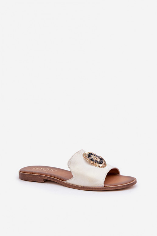 Kožené papuče s ozdobami so širokými podpätkami LeInski 3047/O zlatej farby Przecierany Kožené papuče s ozdobami so širokými podpätkami LeInski 3047/O zlatej farby Przecierany