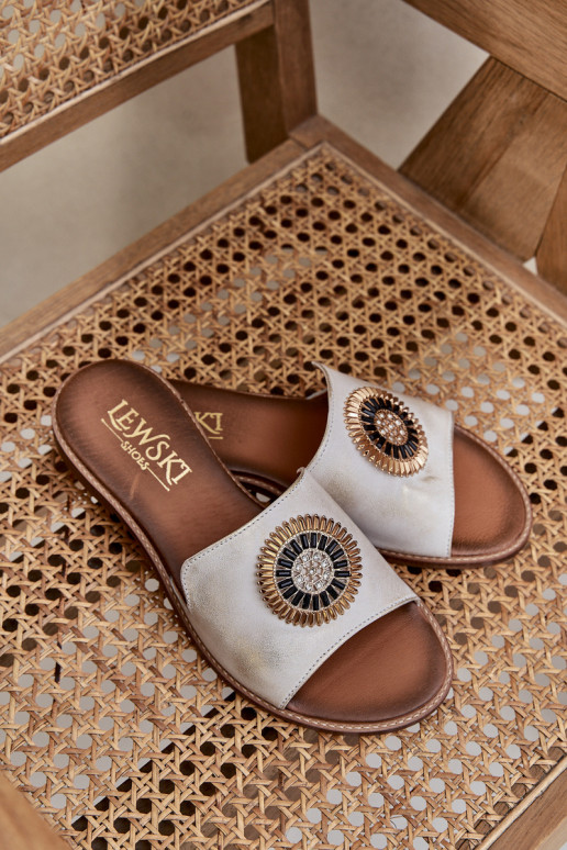 Kožené papuče s ozdobami so širokými podpätkami LeInski 3047/O zlatej farby Przecierany Kožené papuče s ozdobami so širokými podpätkami LeInski 3047/O zlatej farby Przecierany