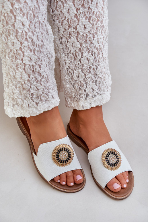 Kožené papuče s ozdobami so širokými podpätkami LeInski 3047/O biela farba