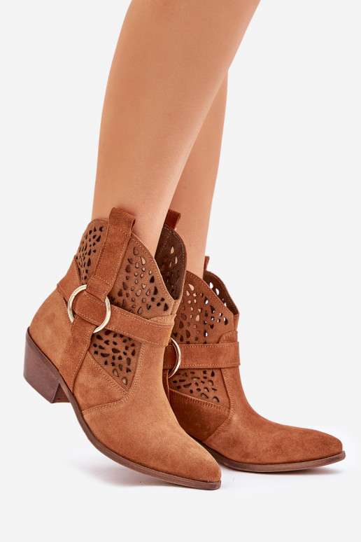 Semišové topánky kovbojský štýl s prvkami prelamovania s podpätkami Zazoo 2994 Hnedá farba Semišové topánky kovbojský štýl s prvkami prelamovania s podpätkami Zazoo 2994 Hnedá farba