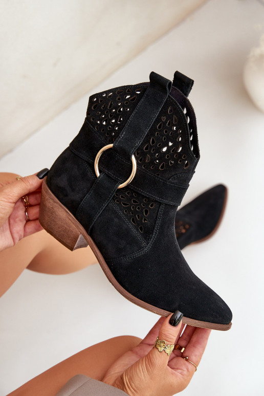 Semišové topánky kovbojský štýl s prvkami prelamovania s podpätkami Zazoo 2994 čierna Semišové topánky kovbojský štýl s prvkami prelamovania s podpätkami Zazoo 2994 čierna