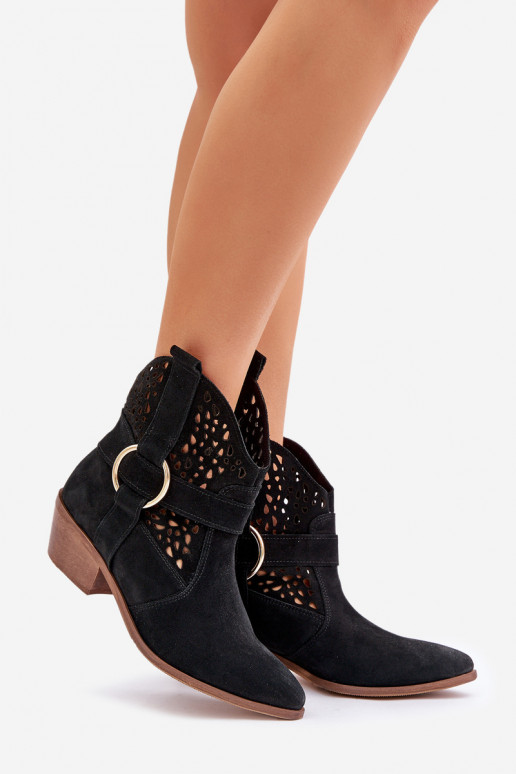Semišové topánky kovbojský štýl s prvkami prelamovania s podpätkami Zazoo 2994 čierna Semišové topánky kovbojský štýl s prvkami prelamovania s podpätkami Zazoo 2994 čierna