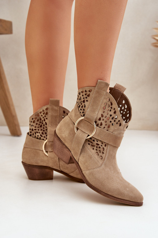 Semišové topánky kovbojský štýl s prvkami prelamovania s podpätkami Zazoo 2994 béžová Semišové topánky kovbojský štýl s prvkami prelamovania s podpätkami Zazoo 2994 béžová