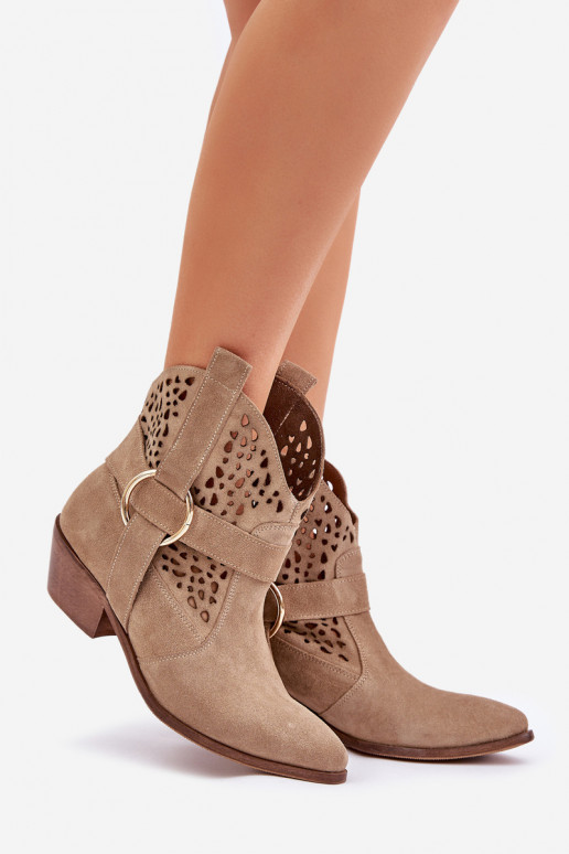 Semišové topánky kovbojský štýl s prvkami prelamovania s podpätkami Zazoo 2994 béžová Semišové topánky kovbojský štýl s prvkami prelamovania s podpätkami Zazoo 2994 béžová
