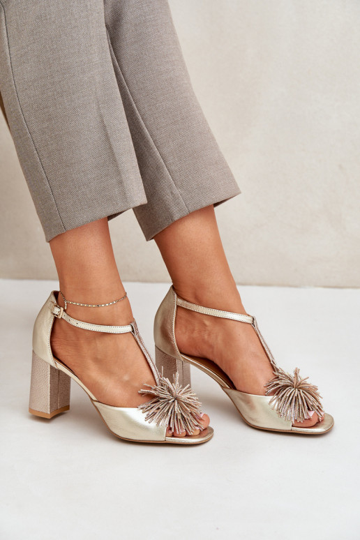 sandále Kožené s podpätkami s ozdobami Laura Messi 2758 zlatej farby sandále Kožené s podpätkami s ozdobami Laura Messi 2758 zlatej farby