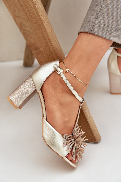 sandále Kožené s podpätkami s ozdobami Laura Messi 2758 zlatej farby sandále Kožené s podpätkami s ozdobami Laura Messi 2758 zlatej farby