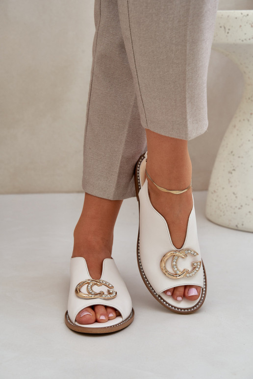 Dámske sandále so širokými podpätkami s ozdobami Laura Messi 2865 slonovina Dámske sandále so širokými podpätkami s ozdobami Laura Messi 2865 slonovina