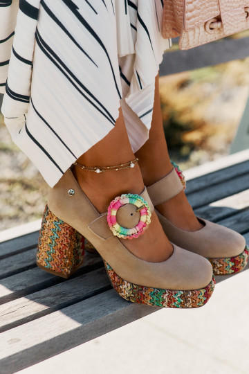 Semišové topánky S vrkočom s podpätkami a platforma Máciejka 06839-04 béžová