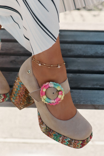 Semišové topánky S vrkočom s podpätkami a platforma Máciejka 06839-04 béžová 2