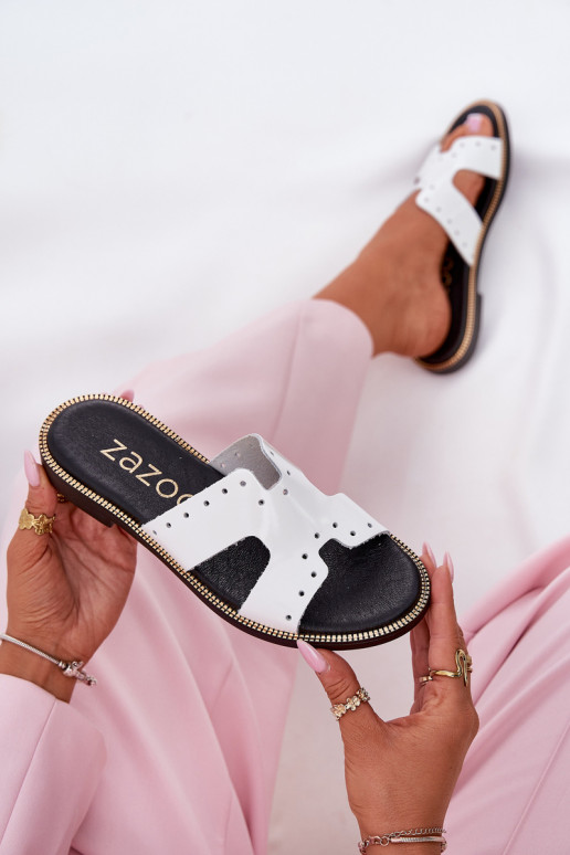 Zazoo 40326 s lakovým efektom Dámske Papuče S ozdobnými výrezmi biela farba Zazoo 40326 s lakovým efektom Dámske Papuče S ozdobnými výrezmi biela farba