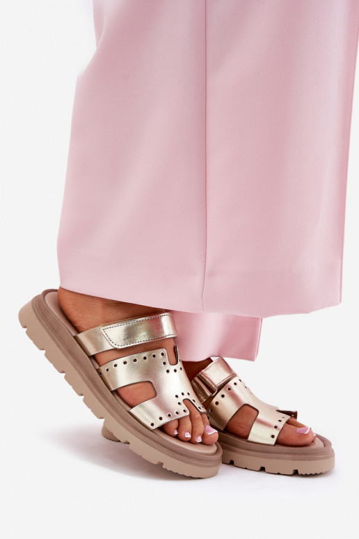 Dámske papučeZapnutéturalnej Skóry s platformou Zazoo 40440 zlatej farby Dámske papučeZapnutéturalnej Skóry s platformou Zazoo 40440 zlatej farby