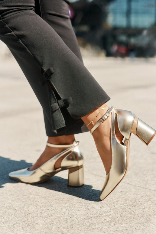 Kožené Topánky s podpätkami Máciejka K6816-25 zlatej farby Kožené Topánky s podpätkami Máciejka K6816-25 zlatej farby